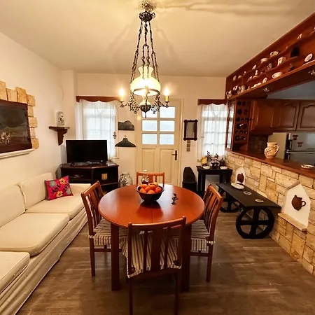 Апартаменты Dryades House In